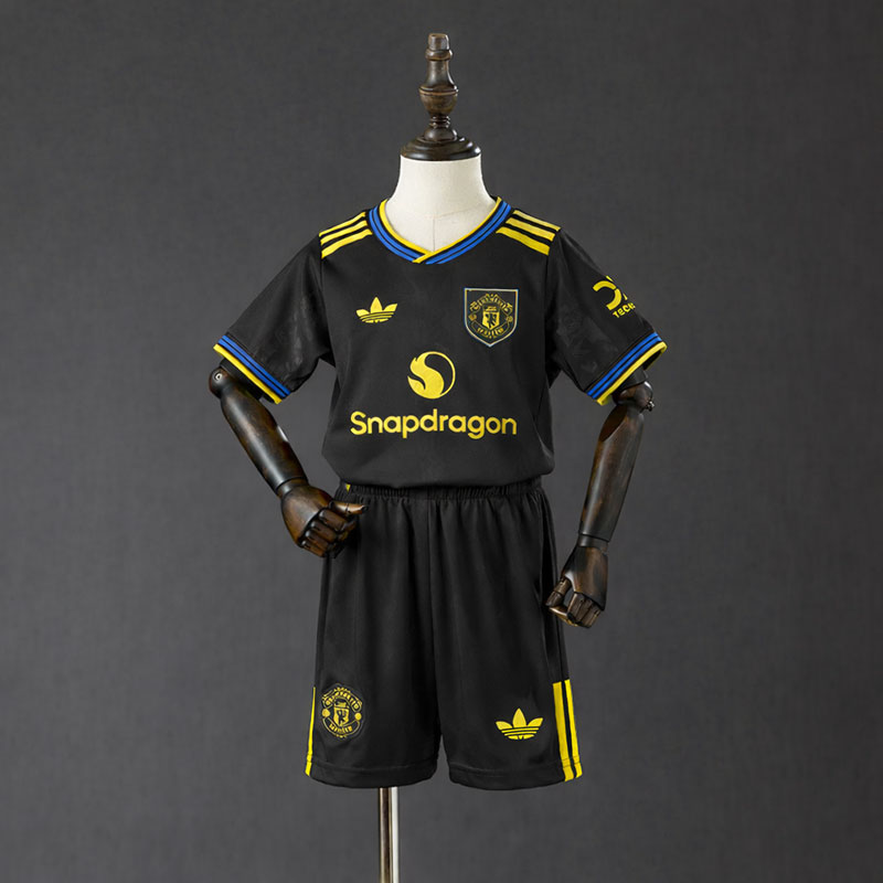 Manchester United tredjetröja 2025/26 barn - fotbollströja med shorts