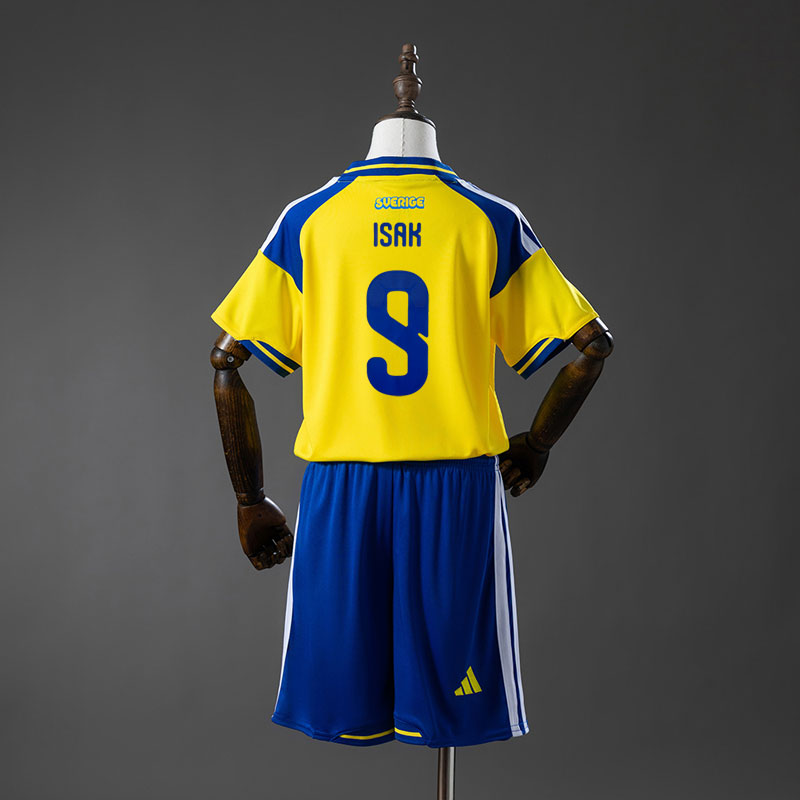 Isak 9 Sveriges 2026 fotbollströja för barn - VM hemmatröja med shorts